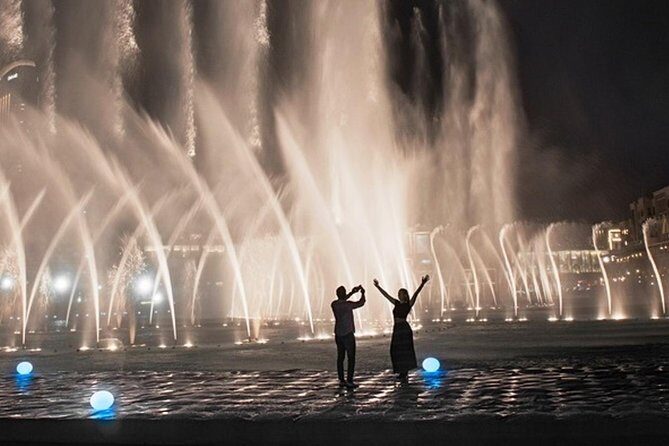 Burj Khalifa: At the Top entry with Fountain Boardwalk - What to watch for at Burj Khalifa: queues, photos, and visibility risk