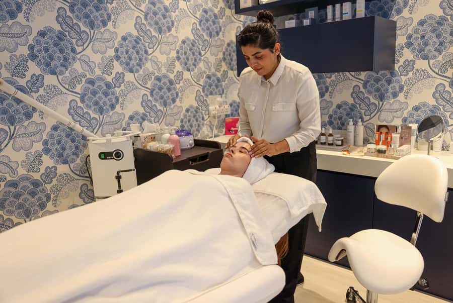 Chado: Deep Cleansing Facial for Ladies Only - Extractions and Steam: Helpful When Done Carefully