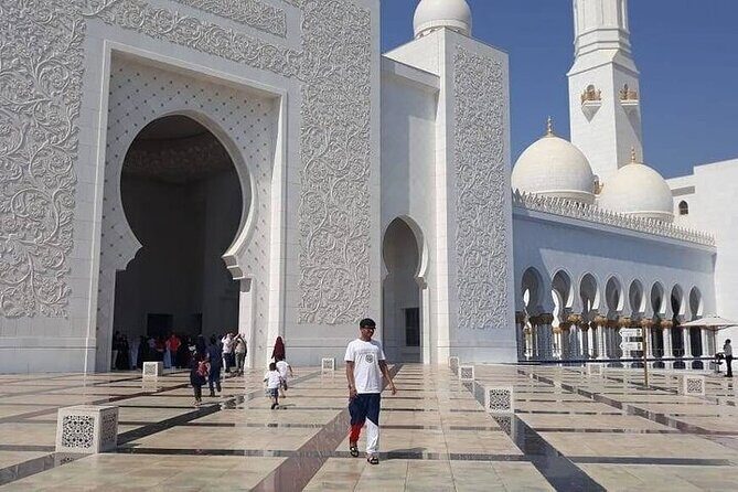 Combo Tour: Grand Mosque Visit & Dubai Desert Safari Experience - Group size and guiding: the difference between chaos and control