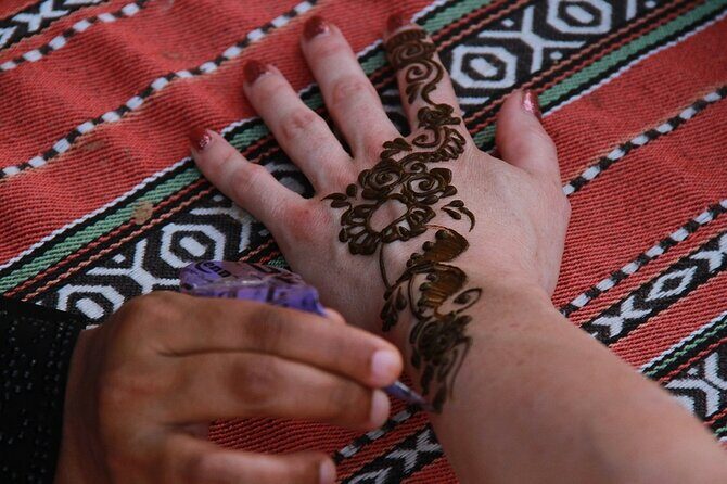 Desert Adventure: Sunset Safari, BBQ Feast & Sandboarding Thrill - Henna, Arabic Attire, and the Best Photo Timing
