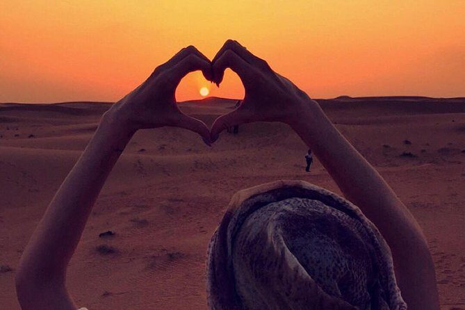 Desert Safari 4X4 Experience from Dubai - Big Red Dunes Dune Bashing and Sunset Photos Over Dubai
