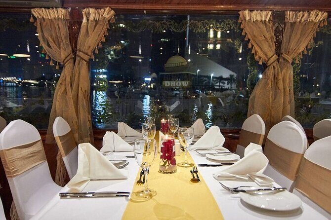 Dhow Cruise Dinner Dubai Marina - Group Size and the Dinner Crowd Reality