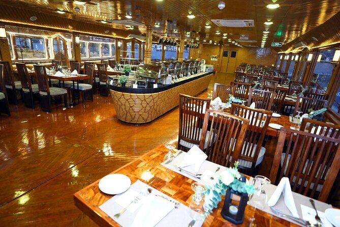 Dhow Cruise Dinner Marina - Dinner onboard: what to expect from the meal and service