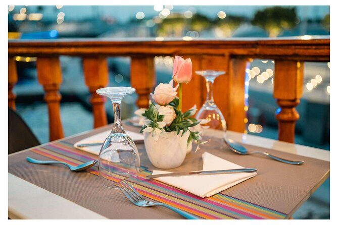 Dhow Cruise with Dinner at Dubai Al Seef - The cruise itself: 90 minutes on Dubai Creek near Bur Dubai and Deira