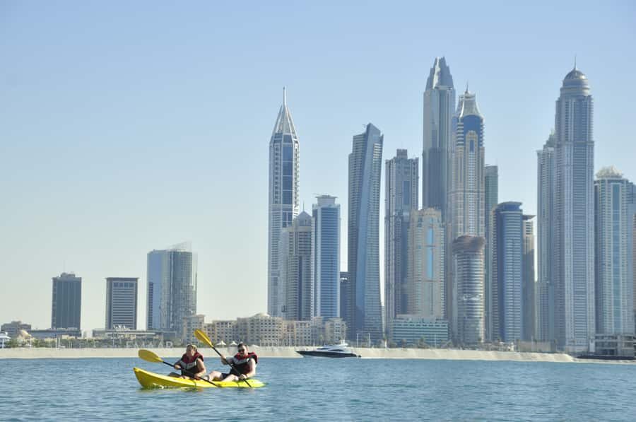 Dubai: 1-hour Kayaking or Stand Up Paddle at Dukes The Palm - Included perks that actually matter in Dubai heat