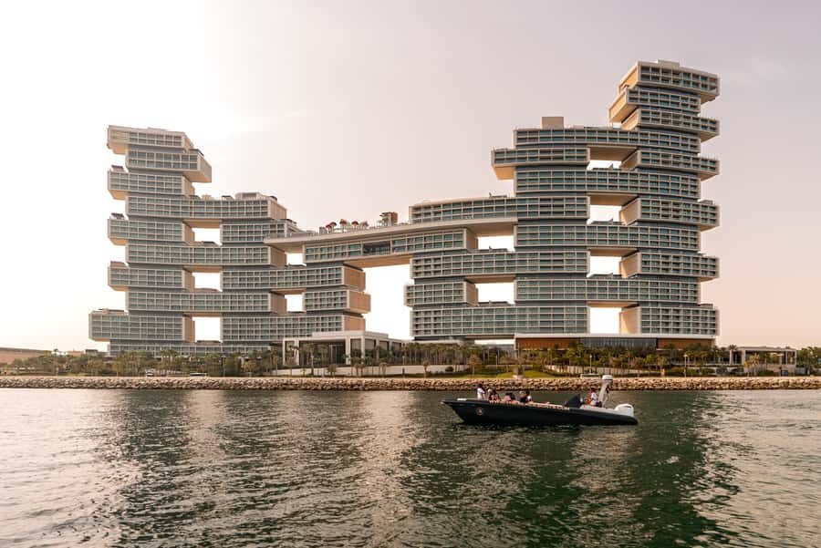 Dubai: 100-Min Speed Boat Tour, Atlantis & Burj Al Arab View - Dubai Marina Yacht Club: the smooth start (and where to stand)