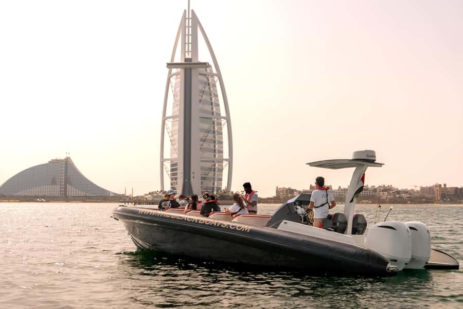 Dubai: 100-Min Speed Boat Tour, Atlantis & Burj Al Arab View - Live guide commentary in English and Arabic: how you get more out of the views