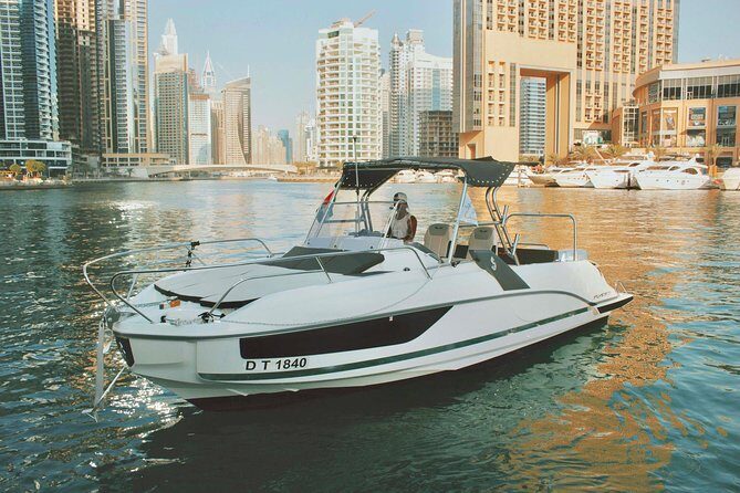 Dubai 1h Sea escape: little get away! - Why a 1-hour private yacht works so well in Dubai