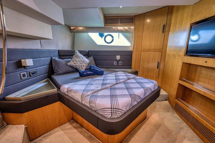Dubai: 2-Hour Private Yacht Cruise around Burj Al-Arab - The Route That Gets You Close to the Icons