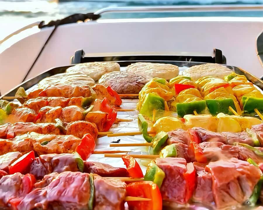 Dubai: 2 hr Private Yacht Cruise & softdrinks + Optional BBQ - Key Highlights You’ll Care About