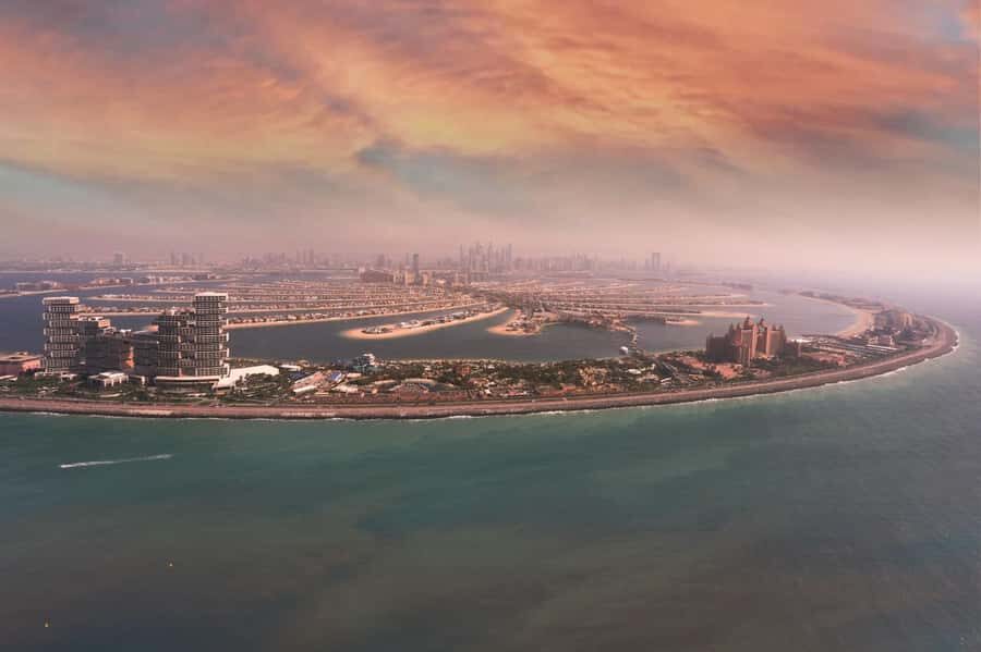 Dubai: 22-Minute Helicopter Flight - Umm Suqeim to Burj al Arab: that first skyline hit from above