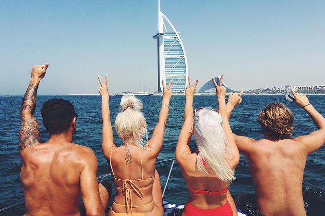 Dubai 3h Sea escape: Swim! Tan! Sightsee! - Timing and meeting point: make your arrival stress-free