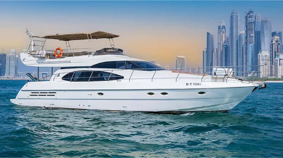 Dubai: 58-Feet Yacht Sea Trip - Getting Onboard: Dubai Marina to a Skyline Cruise Loop
