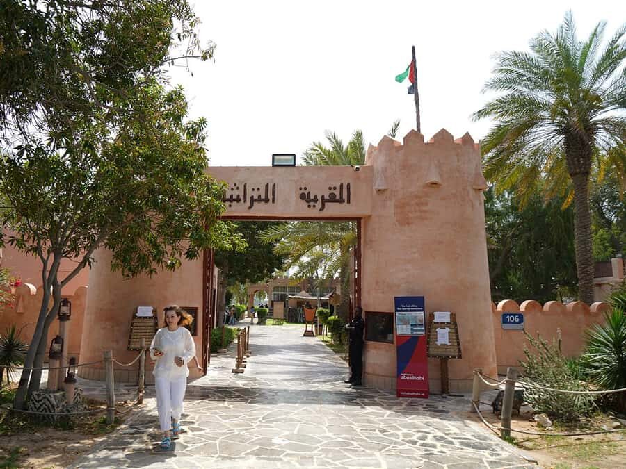 Dubai & Abu Dhabi: 2-Day Tour with Desert Safari - Dubai Day 2: Old Dubai creek sights to futuristic photo stops