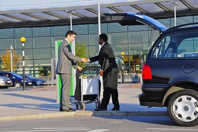 Dubai Airport to Dubai Hotel Transfers - Meet Your Chauffeur With a Placard and Luggage Help