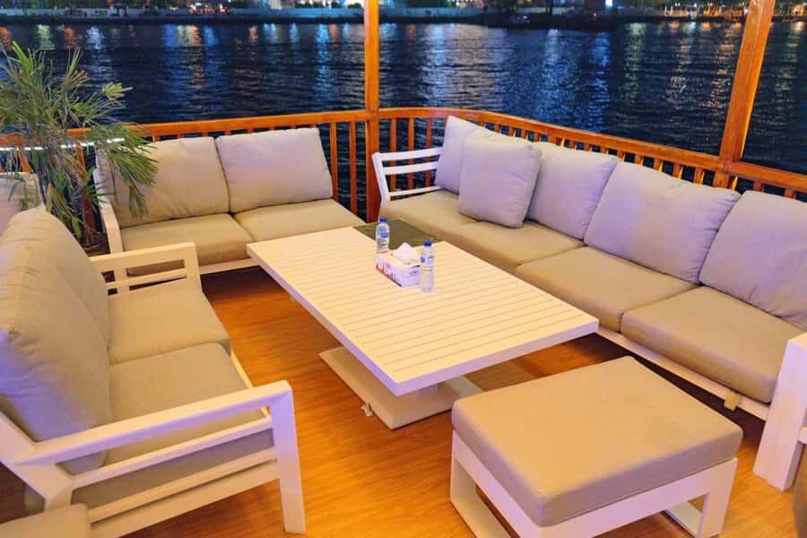 Dubai: Al Seef Largest Dhow Dinner Cruise with Live Show - Drinks and dessert: keeping the night easy