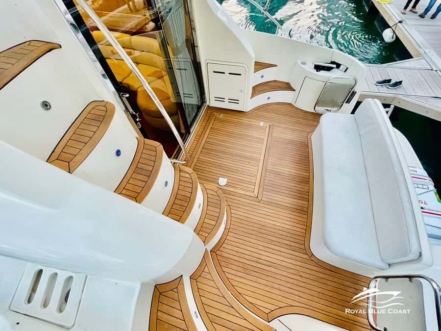 Dubai: Azimut 42 Feet Private Luxury Yacht Cruise - Amenities that make the cruise feel like a private space