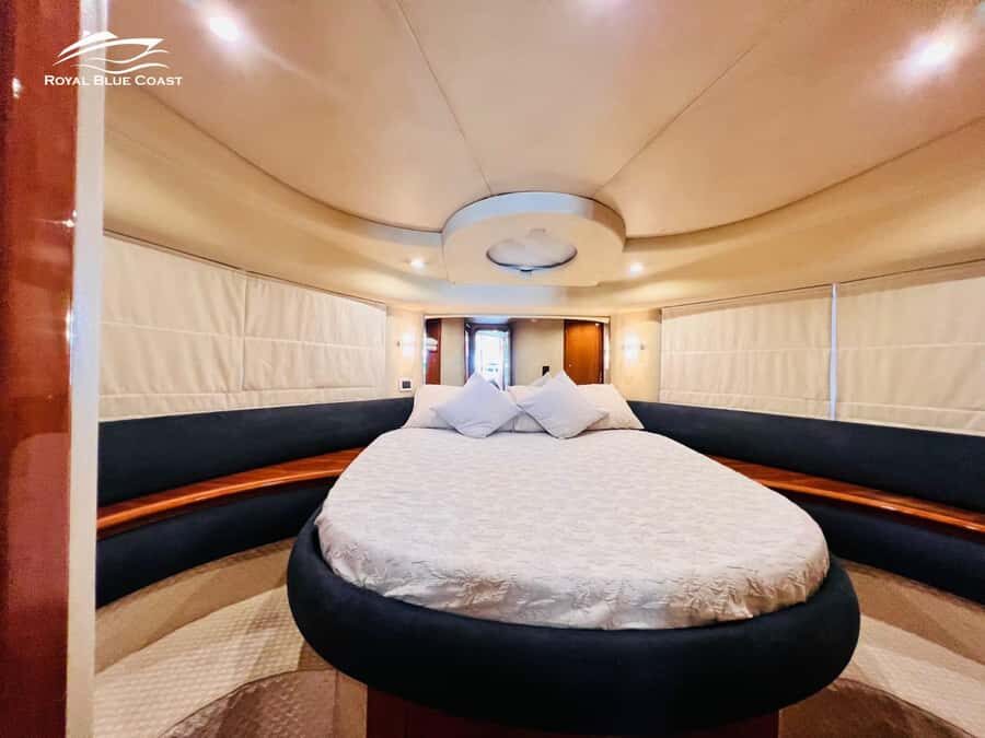 Dubai: Azimut 42 Feet Private Luxury Yacht Cruise - Price and value: $160 per group—what that really buys