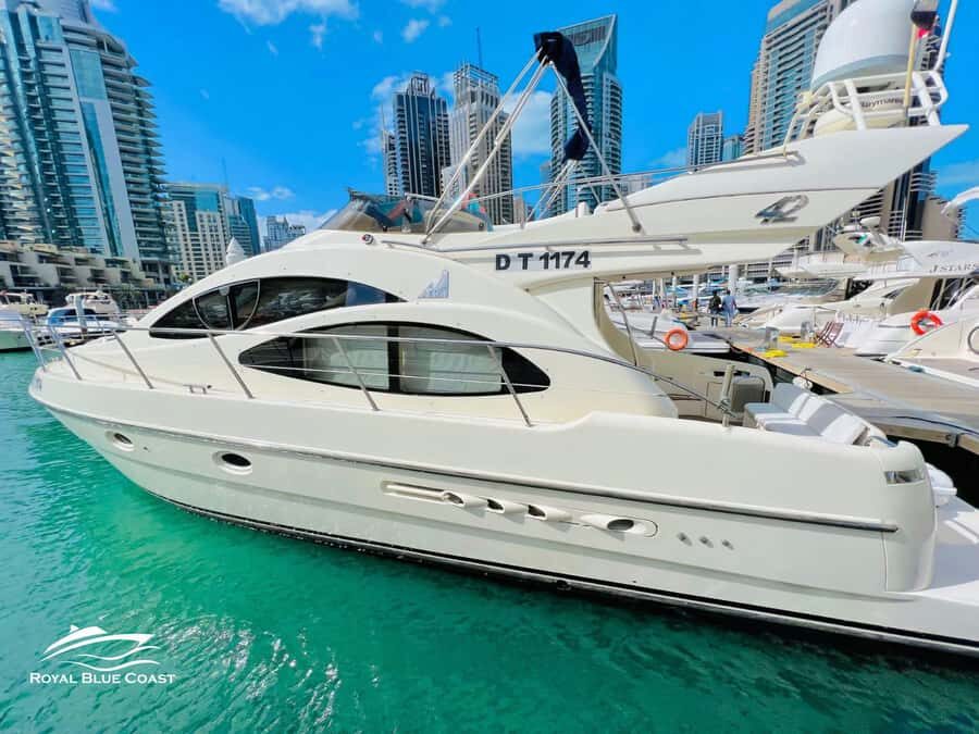 Dubai: Azimut 42 Feet Private Luxury Yacht Cruise - Royal Blue Coast Yachts Rental and the Gate T meeting start