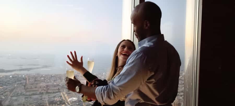 Dubai: Burj Khalifa Sunset Engagement with Porsche Pickup - Burj Khalifa VIP entry: skip the crowd pressure