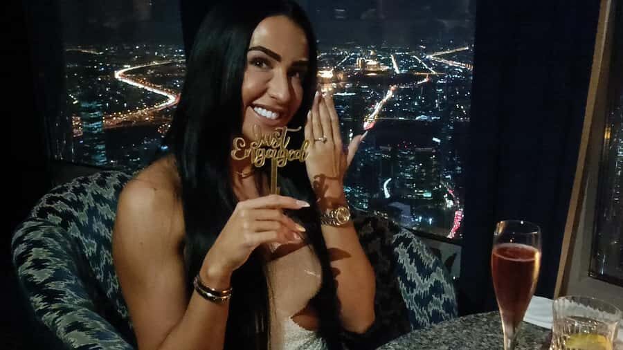 Dubai: Burj Khalifa VIP Sunset Tour with Porsche Transfer - A 500-meter view that turns Dubai into a private show