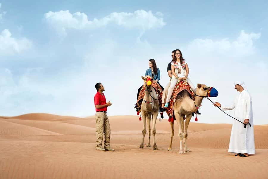Dubai: Camel Safari, Wildlife & Lakeside Breakfast - The drive: facts on Dubai and an early start feel