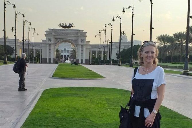 Dubai City Half Day Sightseeing and Landmarks Tour - Dubai Mall: where the half-day tour turns into your time