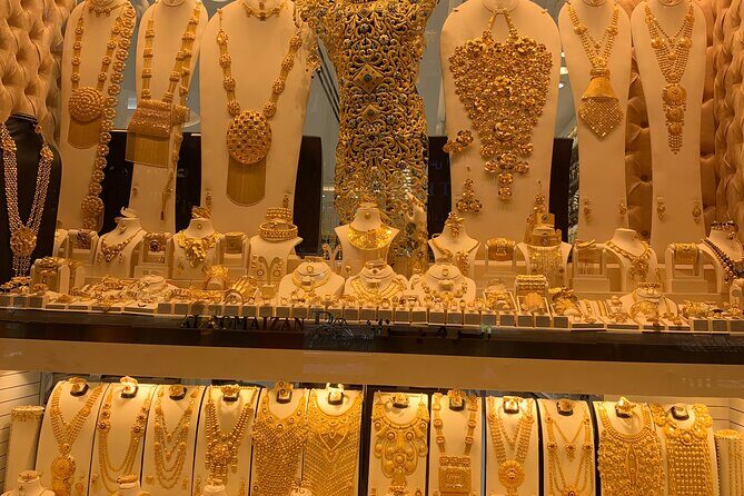 Dubai City Tour Private Souks Modern Dubai - Zabeel Palace gardens: photo time from the outside