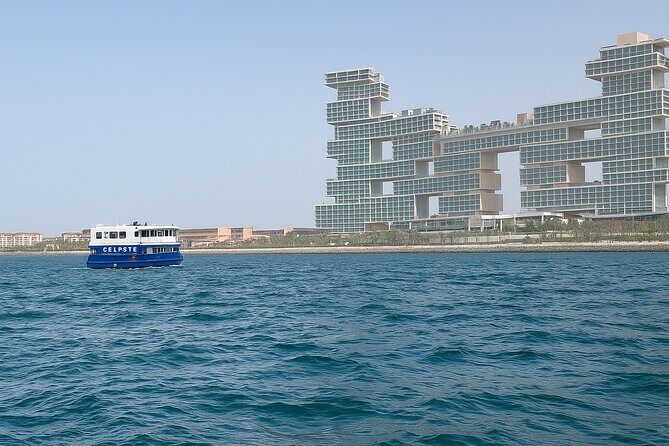 Dubai Creek Cruise Luxury Yacht with BBQ Dinner Al Seef - Group Size and Comfort: Luxury Feel vs. Crowd Level