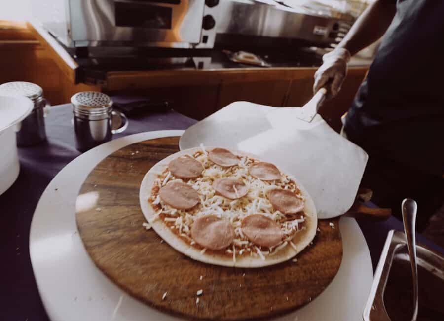 Dubai Creek Dhow Cruise with Unlimited Freshly Baked Pizza - Key things to know before you go