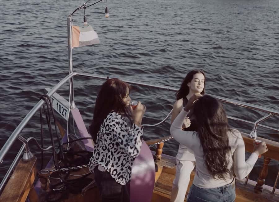 Dubai Creek Dhow Cruise with Unlimited Freshly Baked Pizza - Al Maktoum Bridge to Infinity Bridge: the route that makes the photos easier