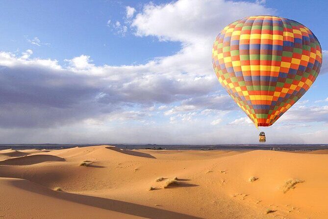 Dubai Desert By Hot Air Balloon With Falcon Show and Camel - Before the flight: the group photo and flying certificate moment