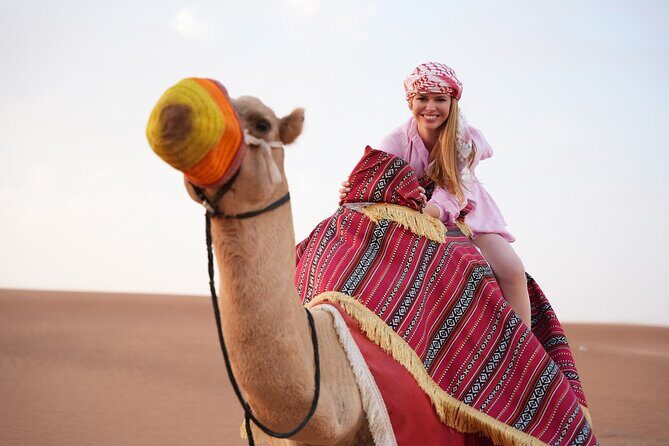 Dubai Desert Safari Tour with 4x4 Dinner and Inclusions - Timing, Group Size, and Comfort Tips for a 7-Hour Night