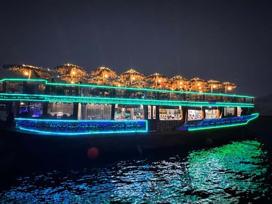 Dubai Dhow Cruise Creek,Marina Shows,Buffet & Drinks options - Buffet and drinks: what you get, and how to manage expectations