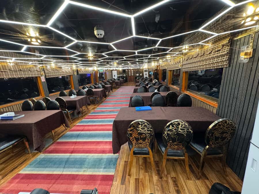 Dubai Dhow Cruise Creek,Marina Shows,Buffet & Drinks options - Where you meet and where you get dropped off