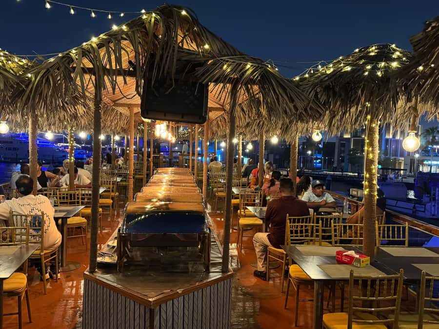 Dubai Dhow Cruise Creek,Marina Shows,Buffet & Drinks options - Should you book this Dubai dhow cruise dinner?