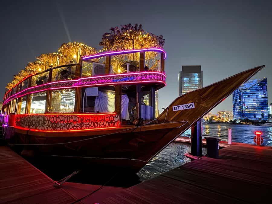Dubai Dhow Cruise Creek,Marina Shows,Buffet & Drinks options - Inside the 105 minutes to 2 hours: dinner plus live shows