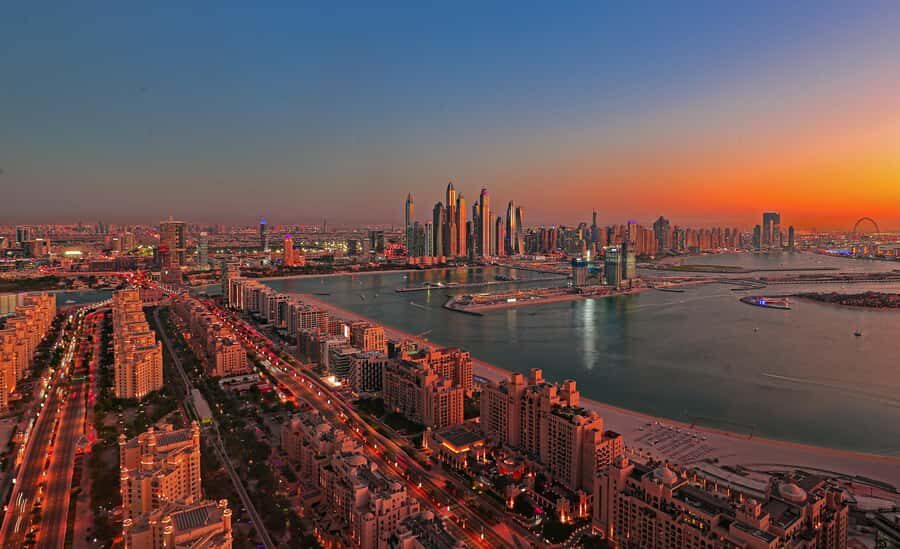 Dubai: Dinner at The View the Palm Observatory - Dinner at Lolli Restaurant: a simple 3-course setup on Level 52