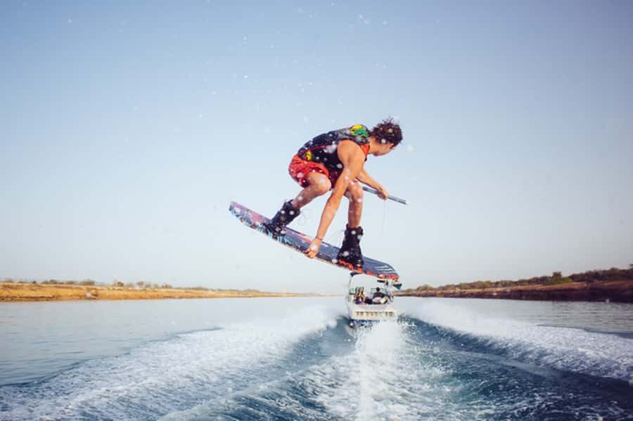 Dubai: Dubai Marina Wakesurfing or Wakeboarding Experience - Where You Meet Wake2Wake and Start Getting Kitted