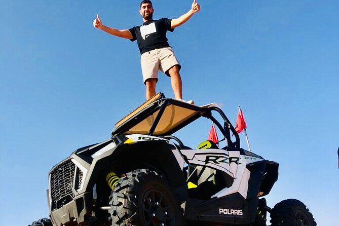 Dubai: Dune Buggy Adventure Safari in Red Dunes - The controls: automatic gearbox + 4WD makes this more beginner-friendly