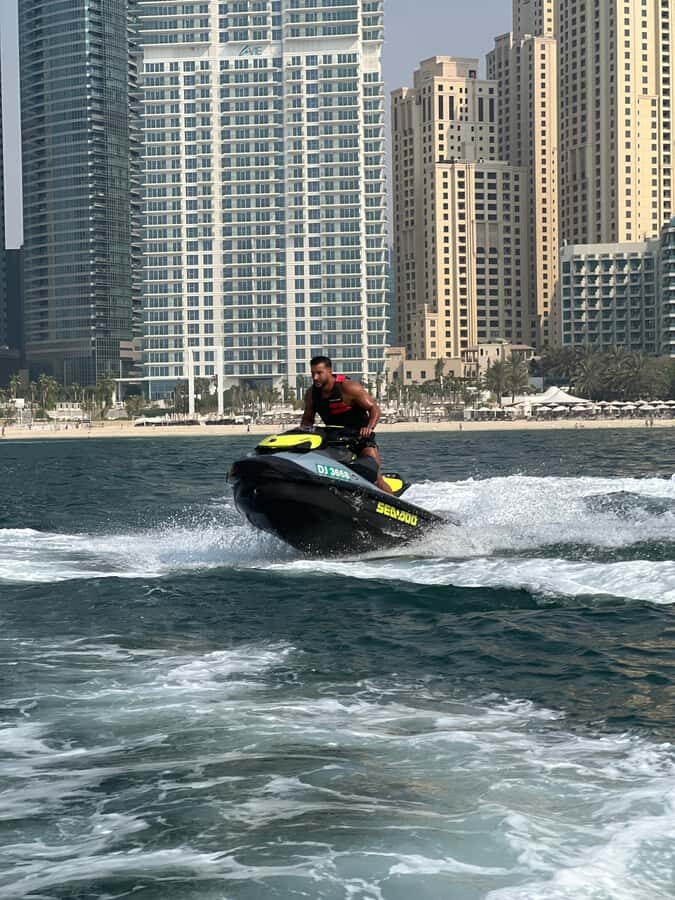 Dubai East: Guided JetsKi Ride with Sound System! - The guide experience: what makes Murugesh-style support stand out