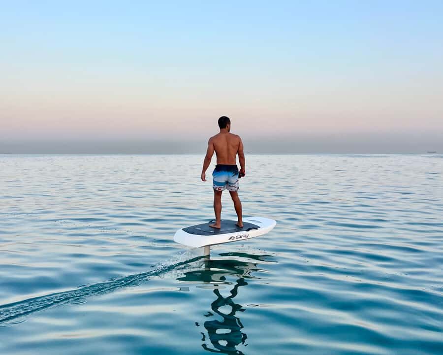 Dubai: Electric Hydrofoil or eFoil Surfboard Experience - Electric hydrofoil flight over the Dubai skyline