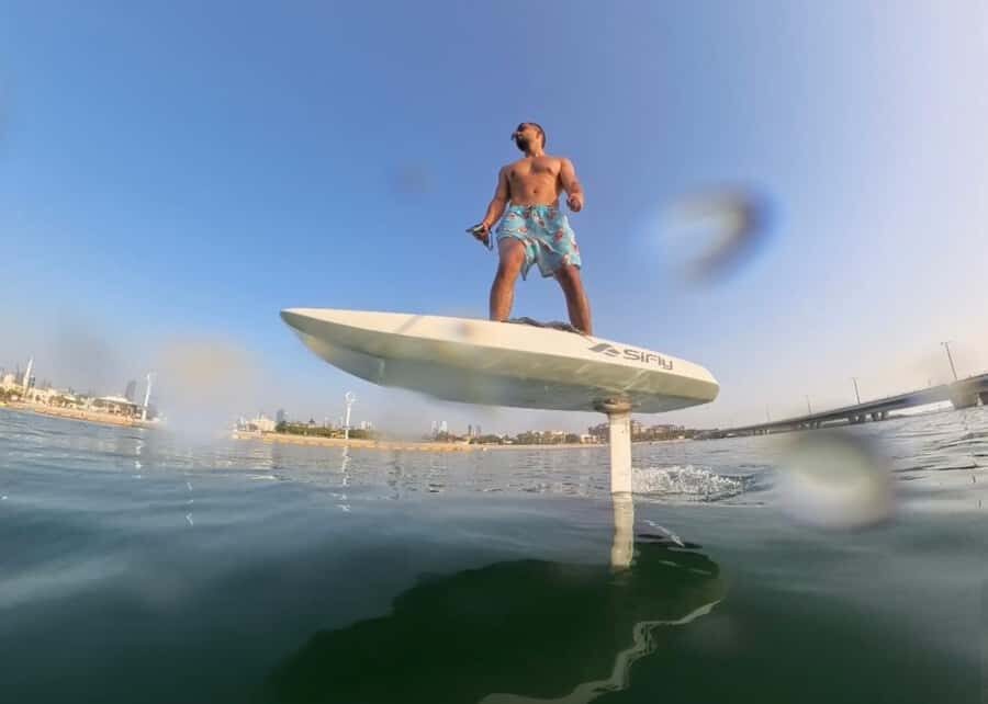 Dubai: Electric Hydrofoil or eFoil Surfboard Experience - Taking turns on one eFoil: what the split session means
