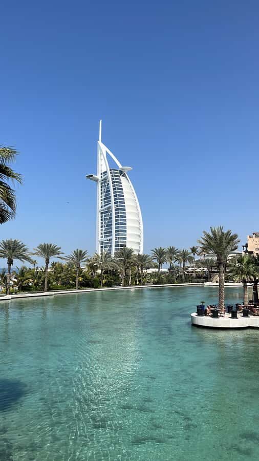 Dubai : excursion privée d’une journée en français - Madinat Jumeirah and Burj Al Arab views: where the scenery earns the hype