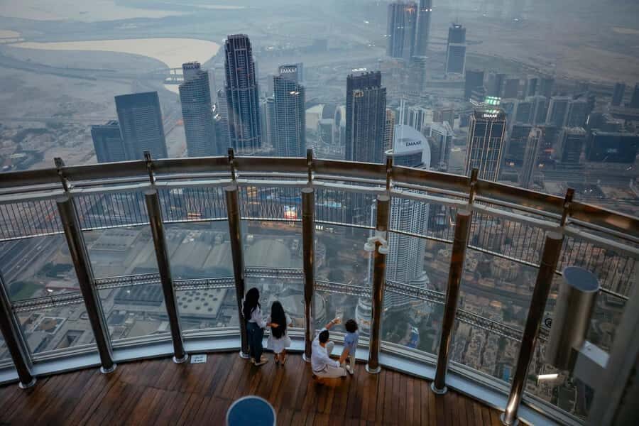 Dubai: Fast Track Entry to Burj Khalifa Levels 124 & 125 - Dubai Mall Fast-Track Entry: Find the Desk, Then Fly