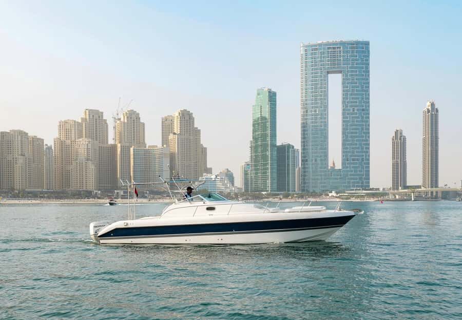 Dubai: Fishing Trip with Equipment and Crew - Private vs sharing cruise: choose the social temperature