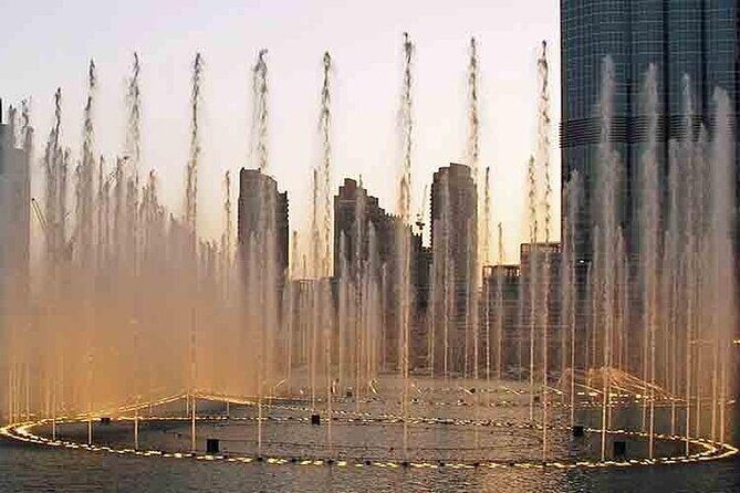 Dubai Fountain Boardwalk - The 272-meter floating platform: your best angle for photos and calm viewing