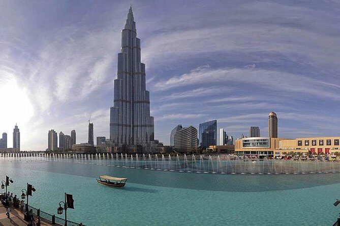 Dubai: Fountain Show and Burj Lake Ride by Traditional Boat - The point of this tour: seeing Dubai Fountain up close, without the shore crush