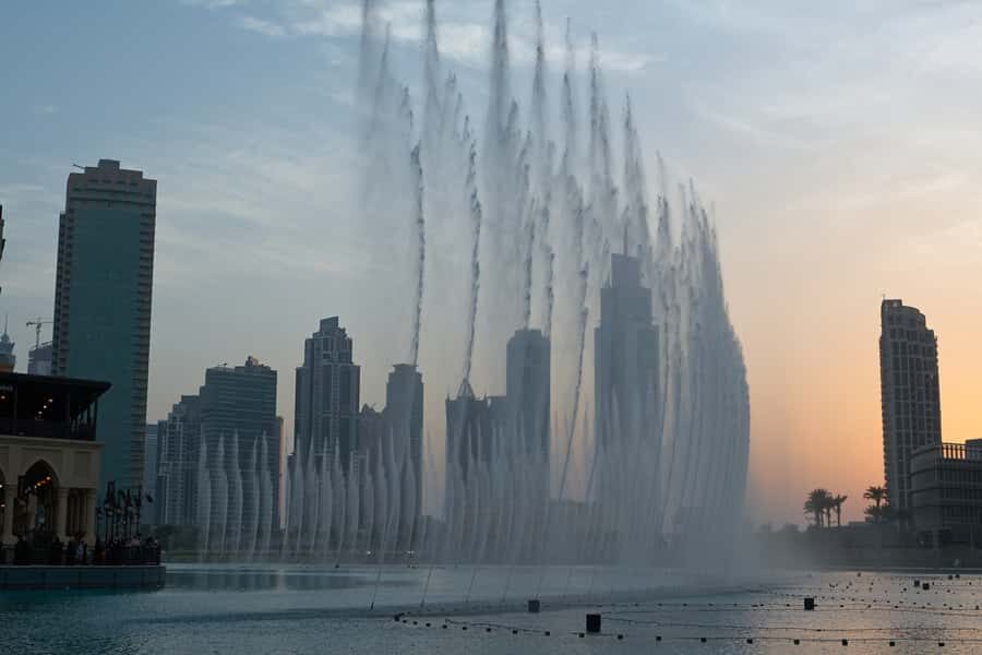 Dubai Full-Day Spanish Language Tour - City of Contrasts - Dubai Fountain and the Burj Khalifa Glimpse: Modern Dubai’s Signature Moment