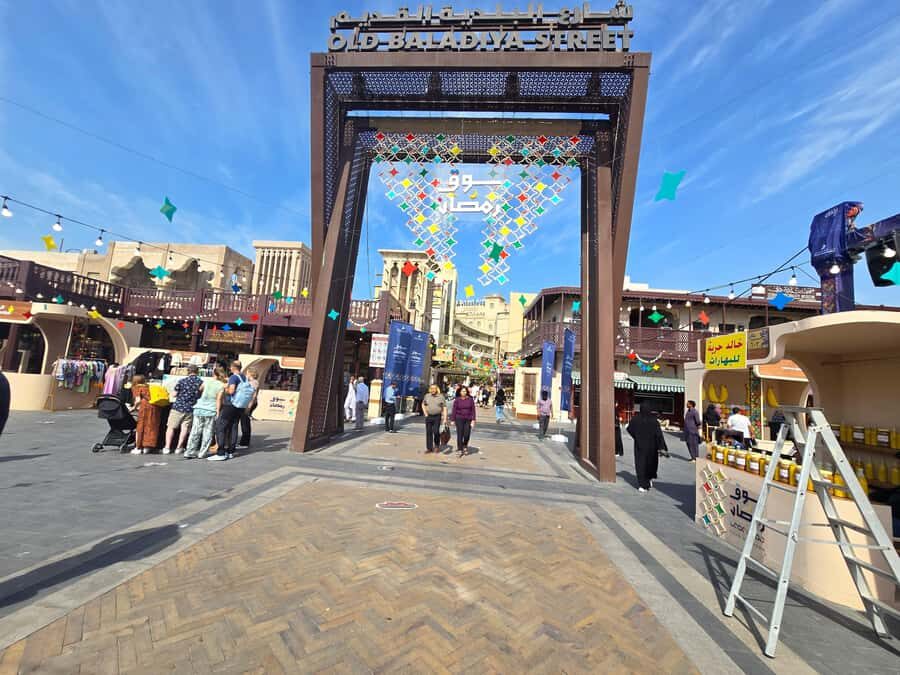 Dubai: Guided City Walking Tour to Spice and Gold Souk - Dubai Spice Souk: Smell First, Shop Smarter